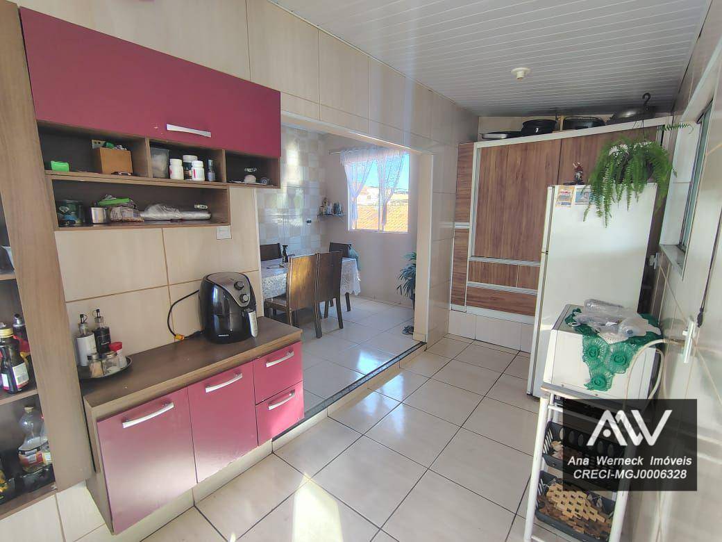 Casa à venda com 8 quartos, 220m² - Foto 9