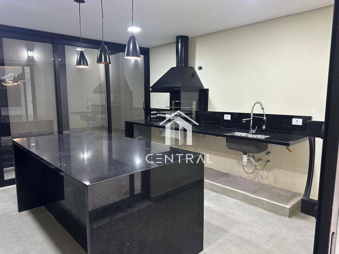 Casa à venda com 3 quartos, 382m² - Foto 4