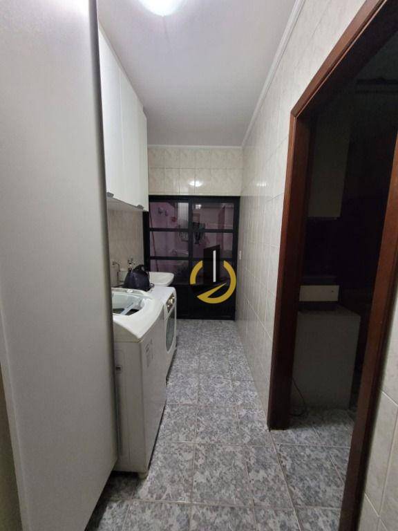 Casa à venda com 3 quartos, 227m² - Foto 7