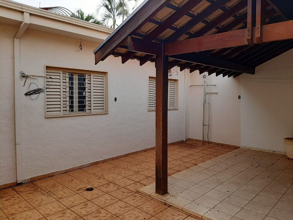 Casa à venda com 6 quartos, 256m² - Foto 18