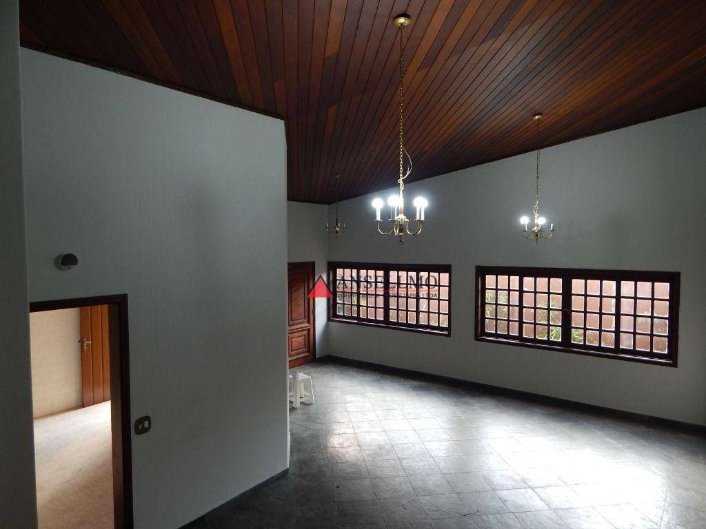 Casa à venda com 4 quartos, 267m² - Foto 5