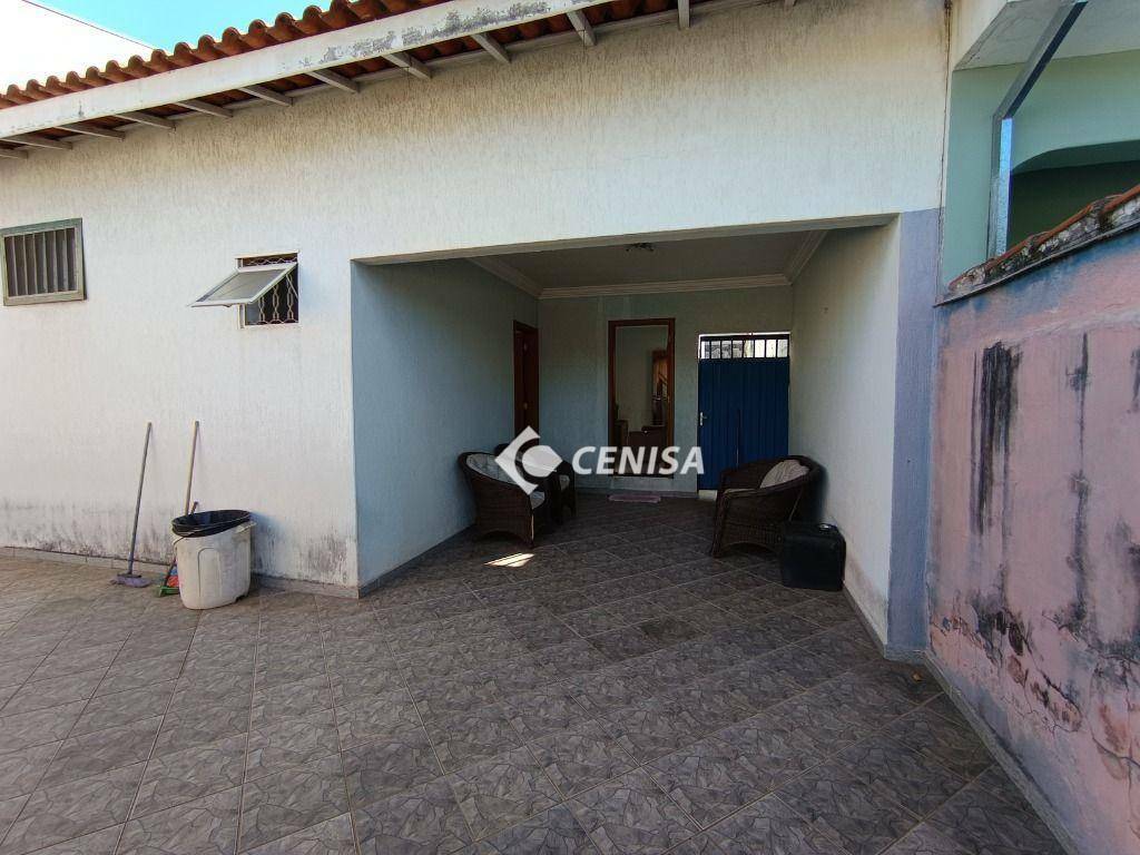 Casa à venda com 5 quartos, 210m² - Foto 2