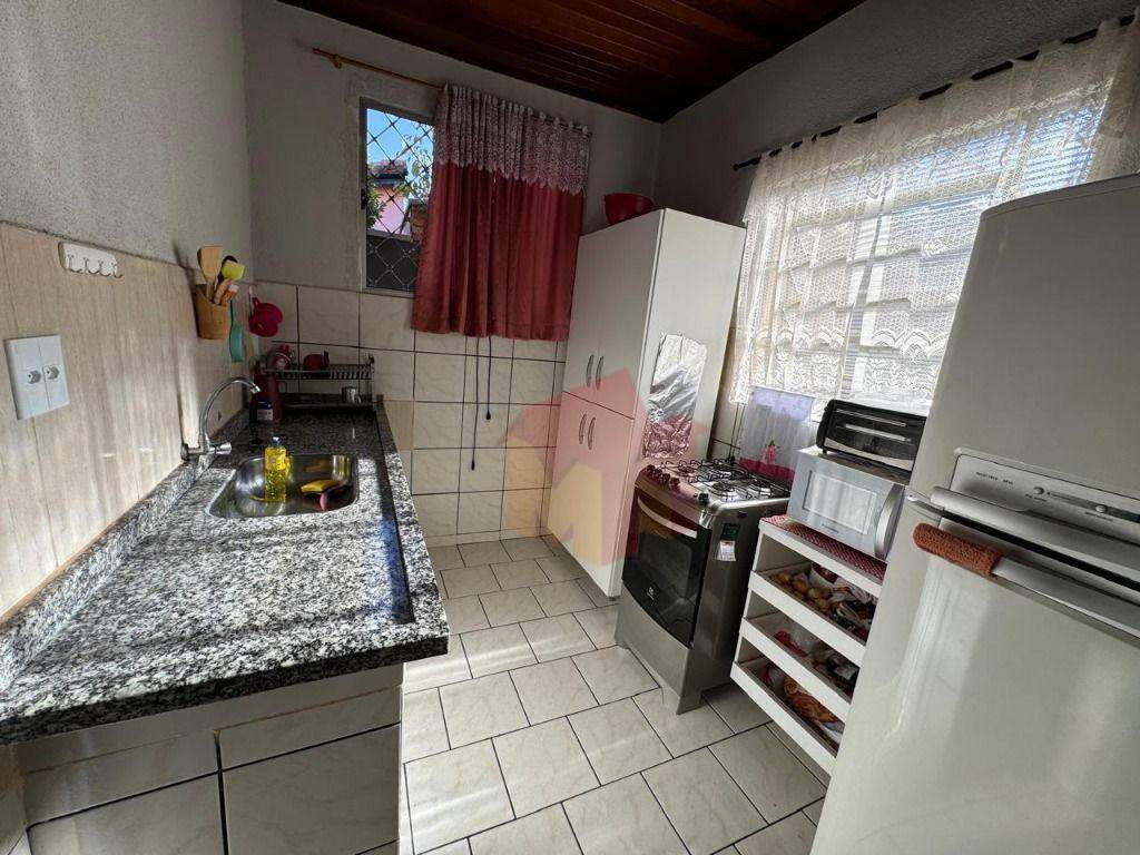 Casa à venda com 5 quartos, 200m² - Foto 14