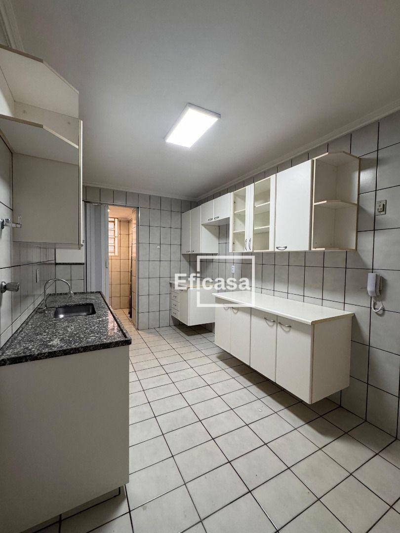 Apartamento à venda com 2 quartos, 70m² - Foto 3