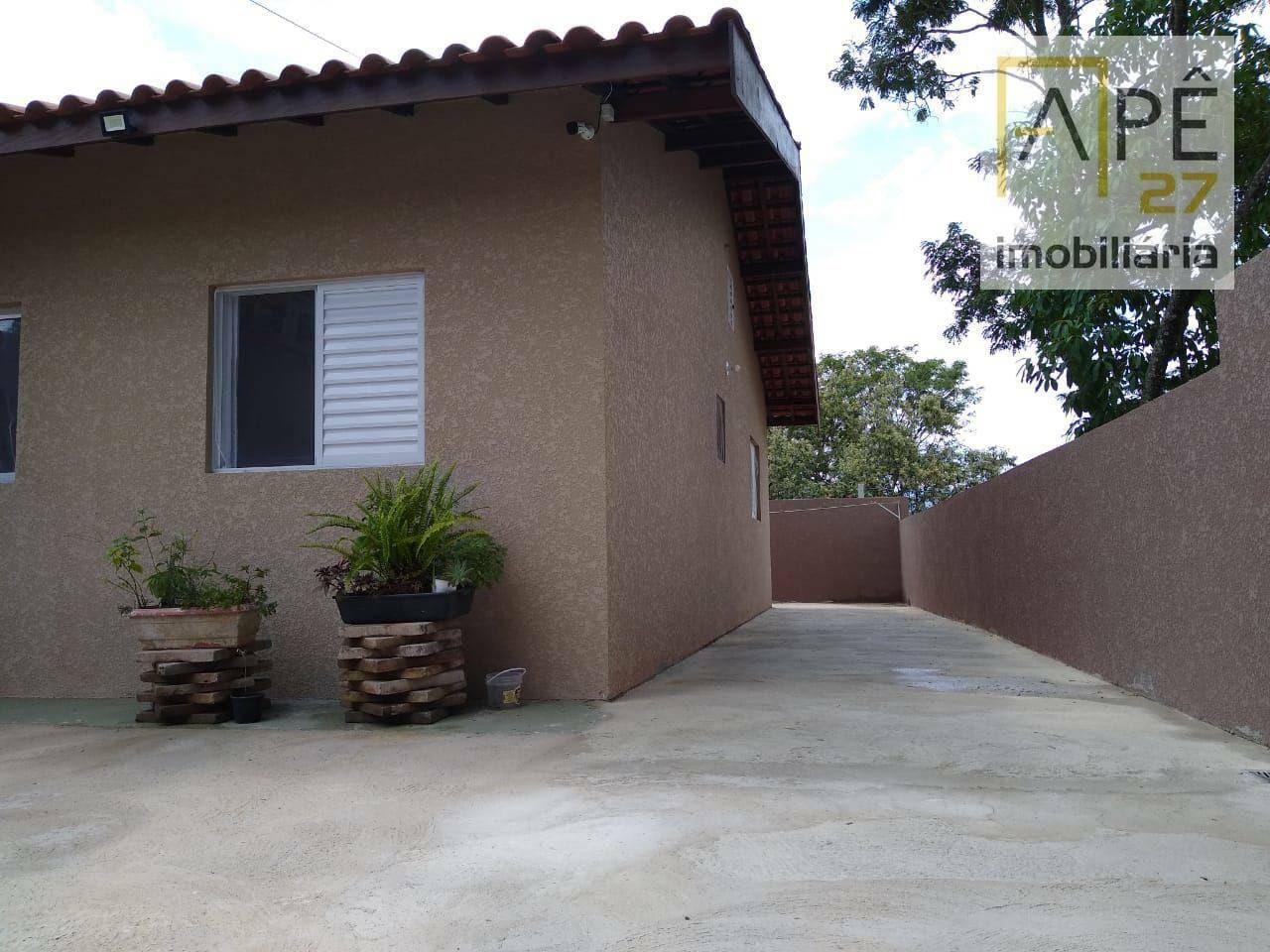 Casa à venda com 2 quartos, 55m² - Foto 2