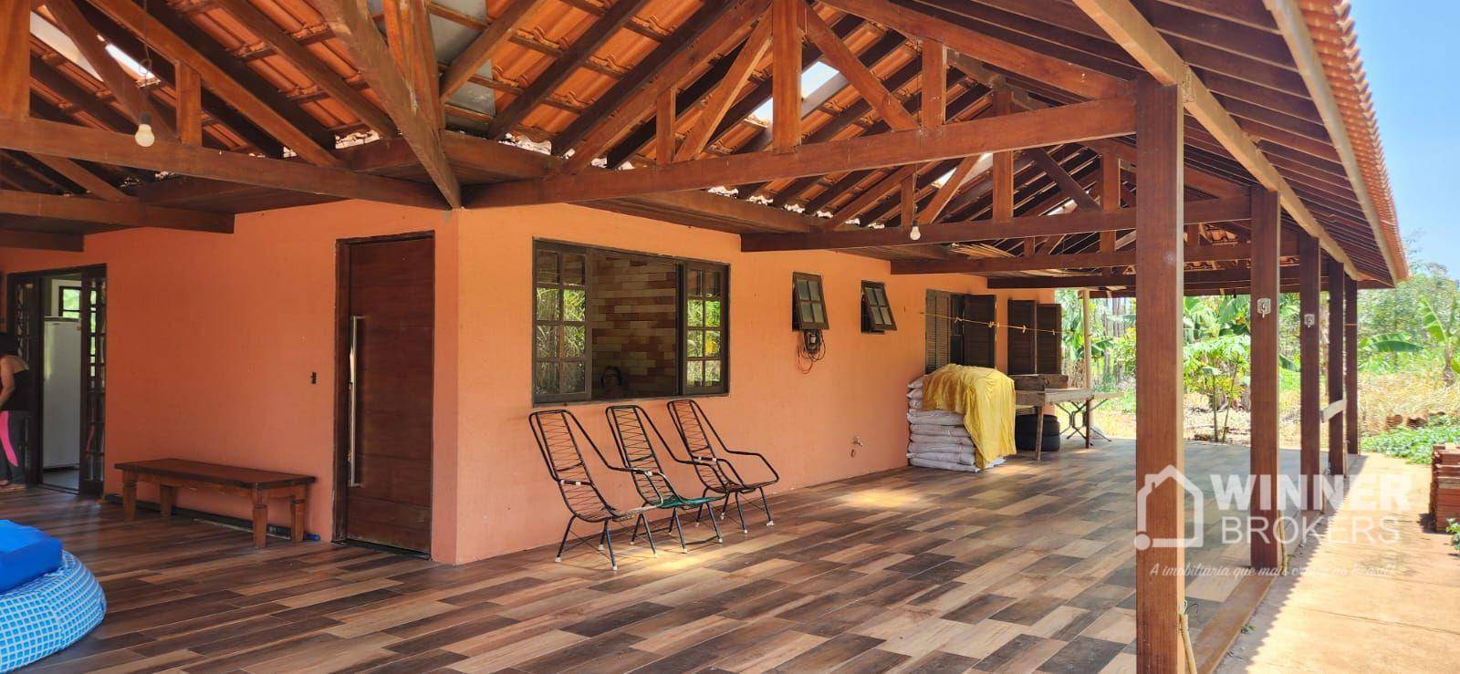 Chácara à venda com 4 quartos, 210m² - Foto 1