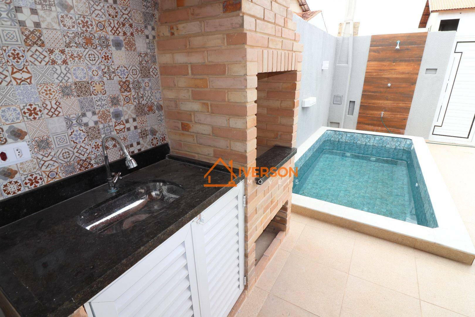 Casa à venda com 2 quartos, 70m² - Foto 4