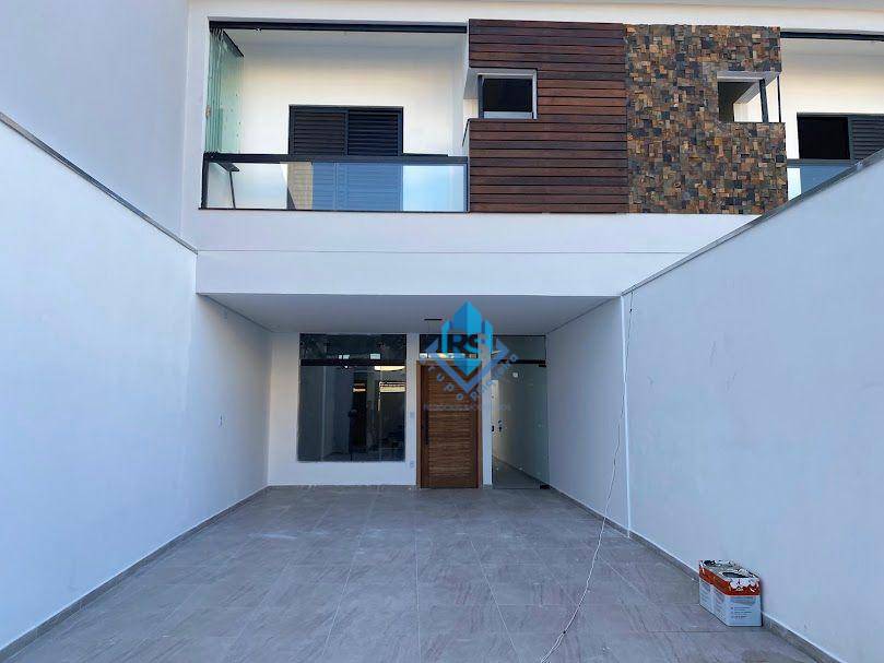 Sobrado à venda com 4 quartos, 235m² - Foto 1