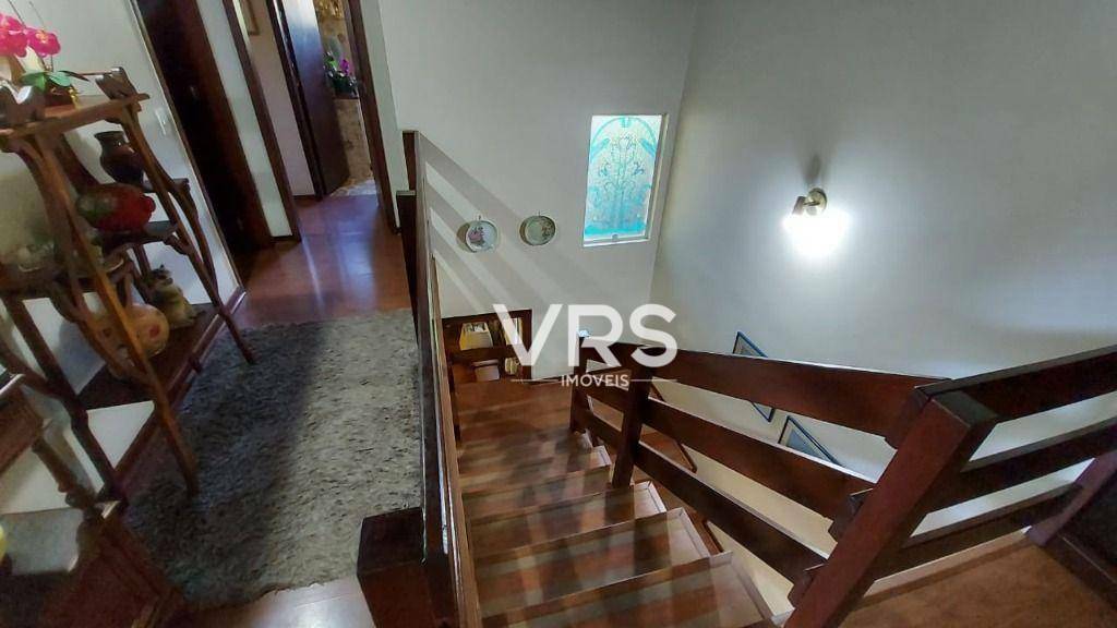 Casa à venda com 5 quartos, 271m² - Foto 13