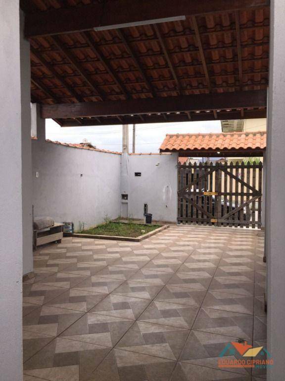 Casa à venda com 2 quartos, 90m² - Foto 2