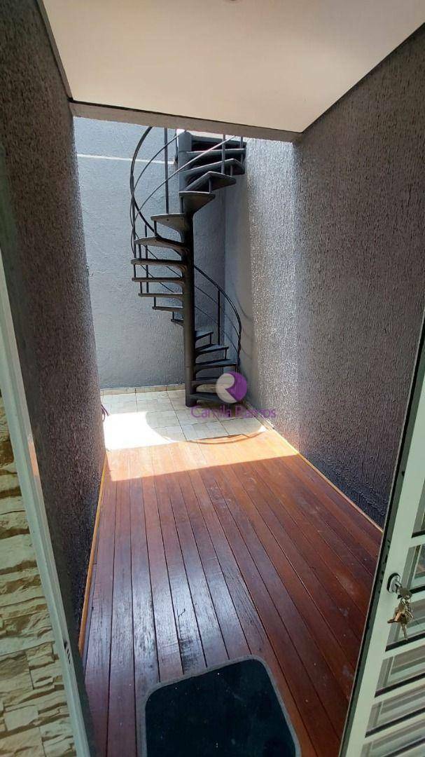 Sobrado à venda e aluguel com 3 quartos, 200m² - Foto 37