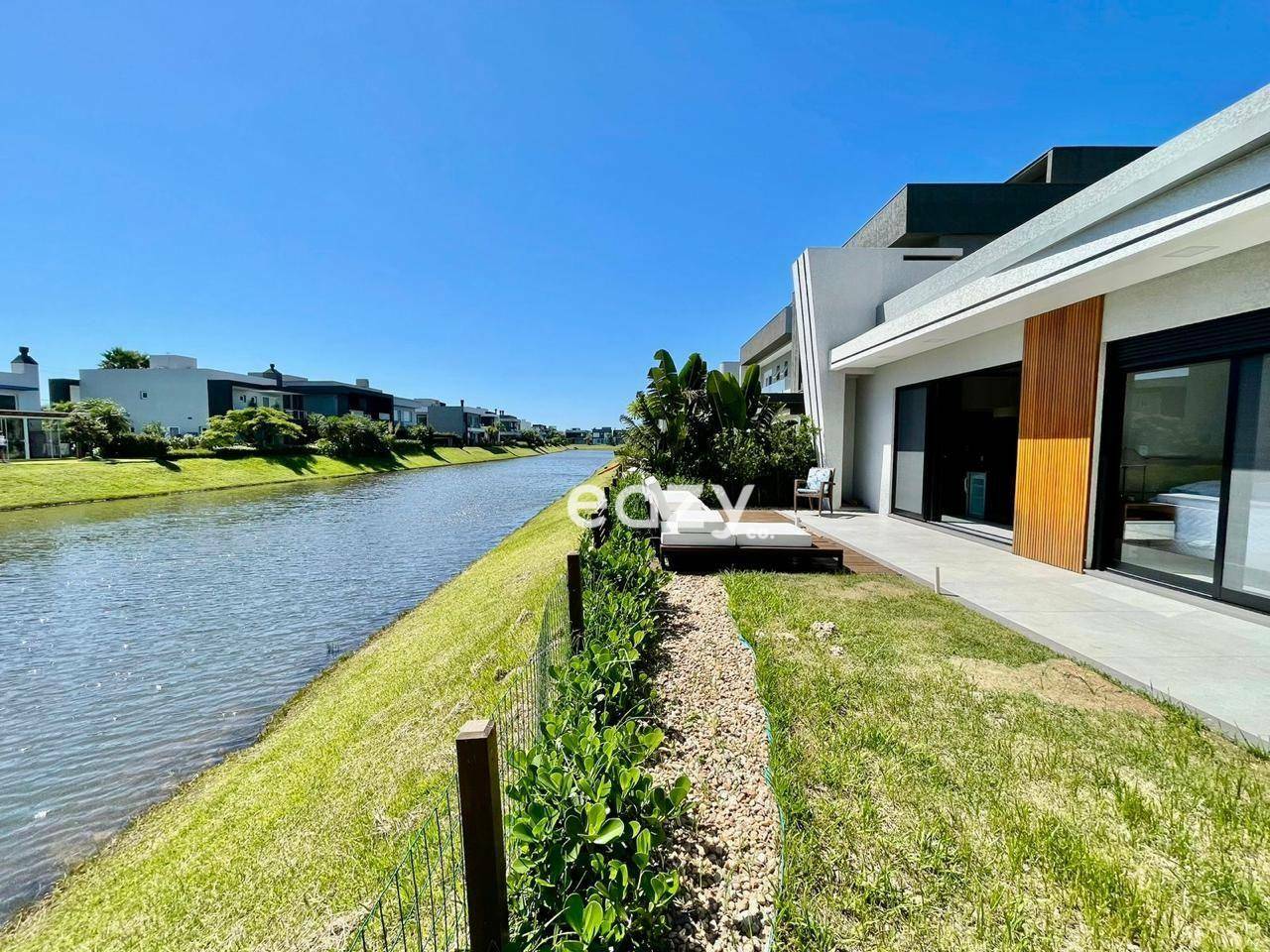 Casa de Condomínio à venda com 4 quartos, 200m² - Foto 4