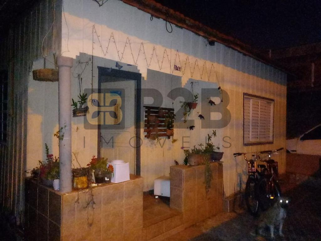 Casa à venda com 2 quartos, 64m² - Foto 2