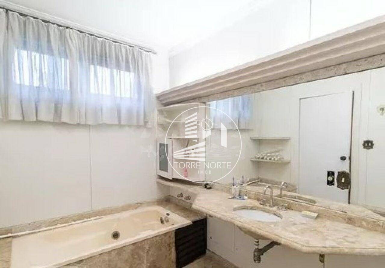 Apartamento para alugar com 4 quartos, 300m² - Foto 16