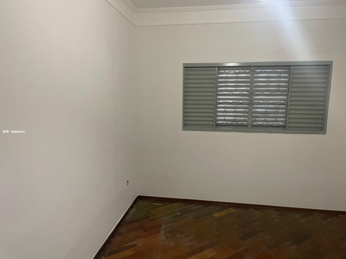 Casa à venda com 2 quartos, 250m² - Foto 10