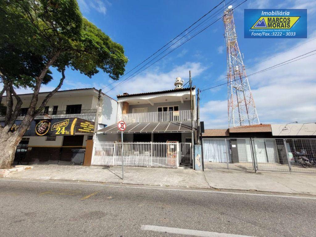 Casa para alugar com 4 quartos, 200m² - Foto 2