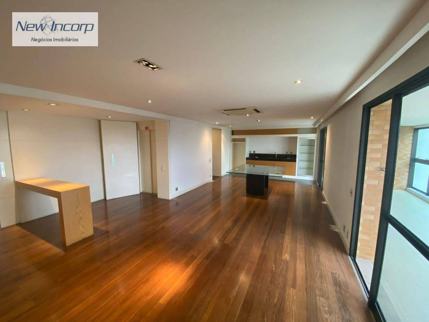 Apartamento à venda com 4 quartos, 192m² - Foto 1