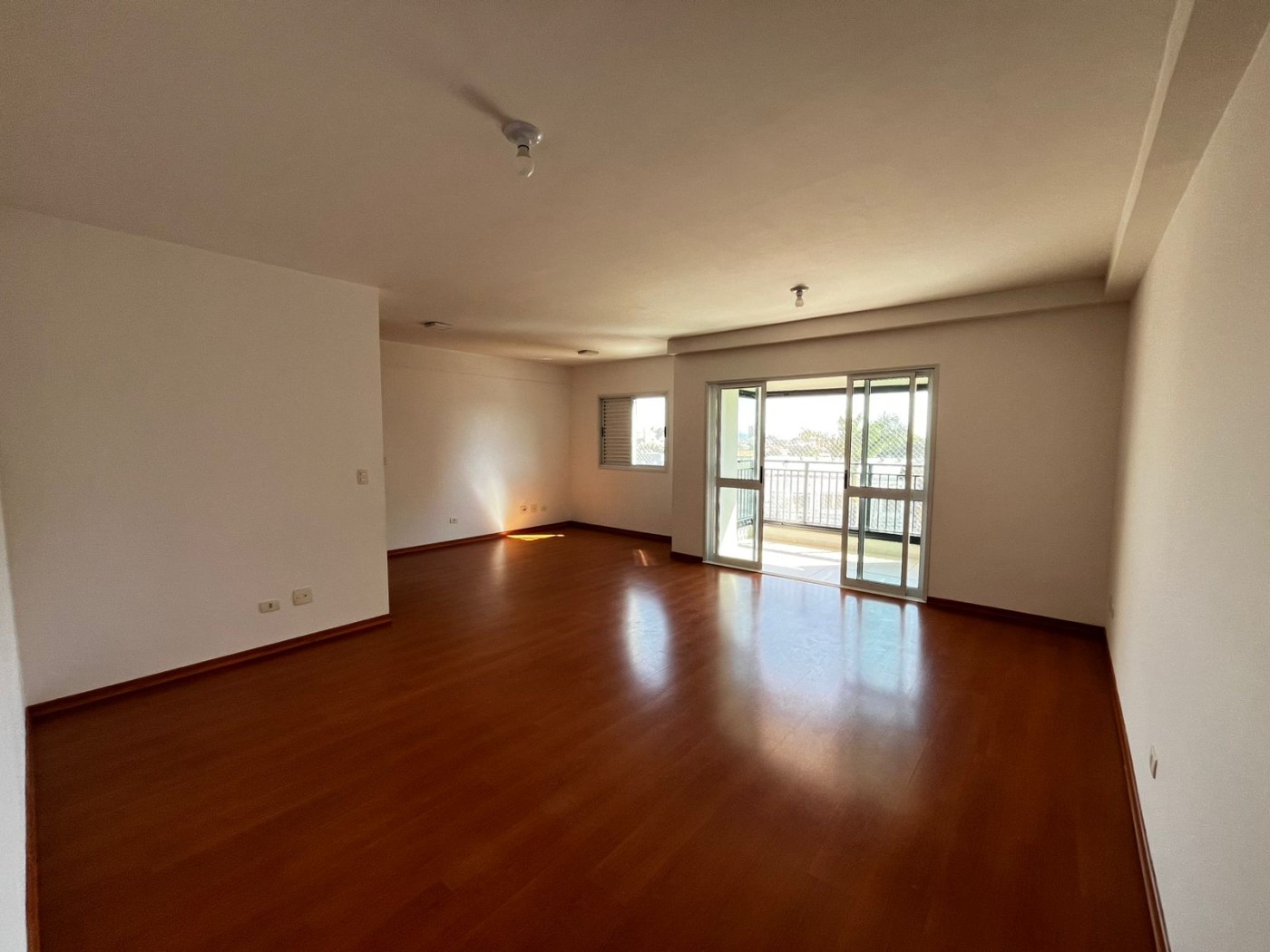 Apartamento para alugar com 3 quartos, 122m² - Foto 3