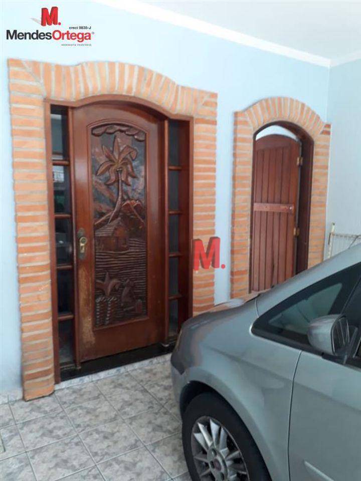 Casa à venda com 3 quartos, 208m² - Foto 2