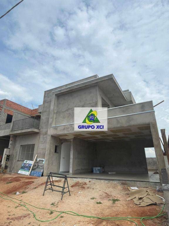 Sobrado à venda com 4 quartos, 311m² - Foto 1