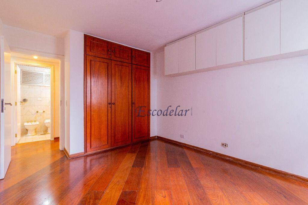 Apartamento para alugar com 3 quartos, 150m² - Foto 13