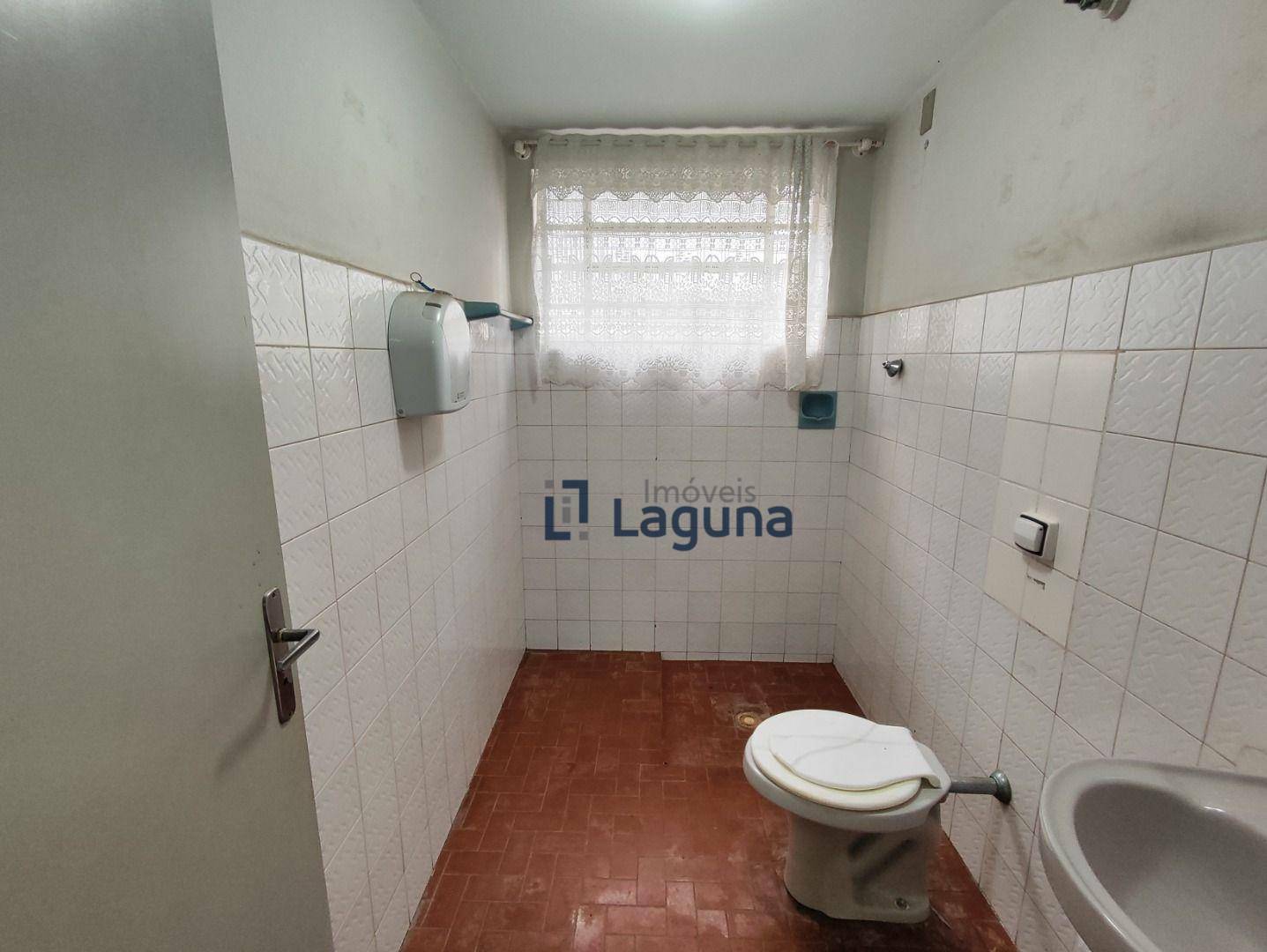 Casa para alugar com 3 quartos, 285m² - Foto 70