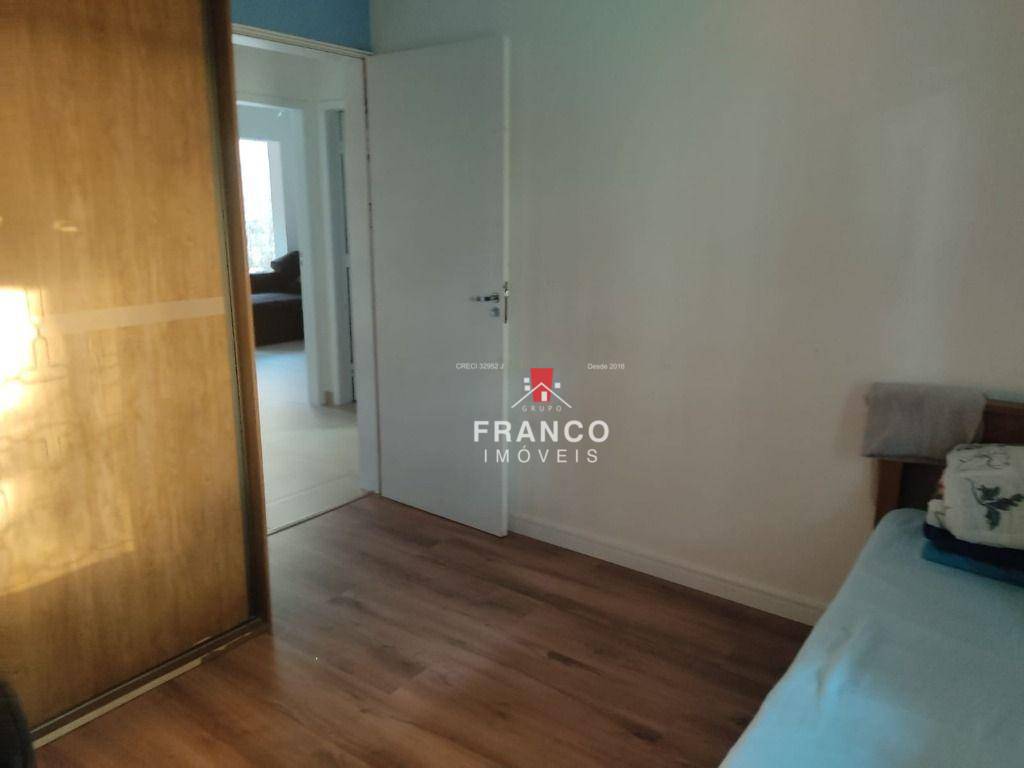 Casa à venda com 3 quartos, 270m² - Foto 2