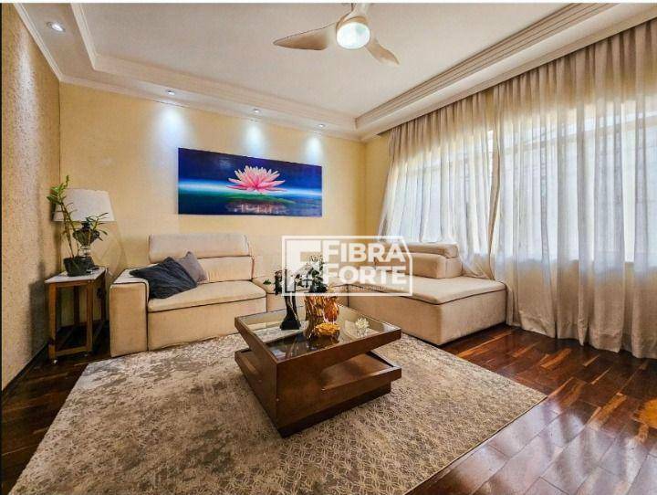 Casa à venda com 3 quartos, 179m² - Foto 1