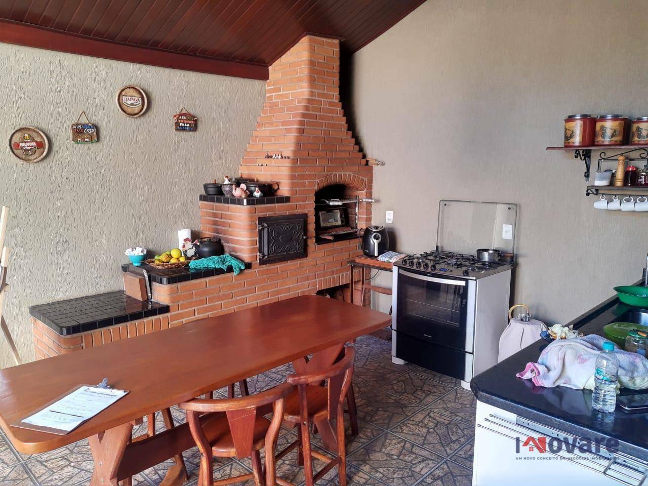 Sobrado à venda com 3 quartos, 380m² - Foto 1