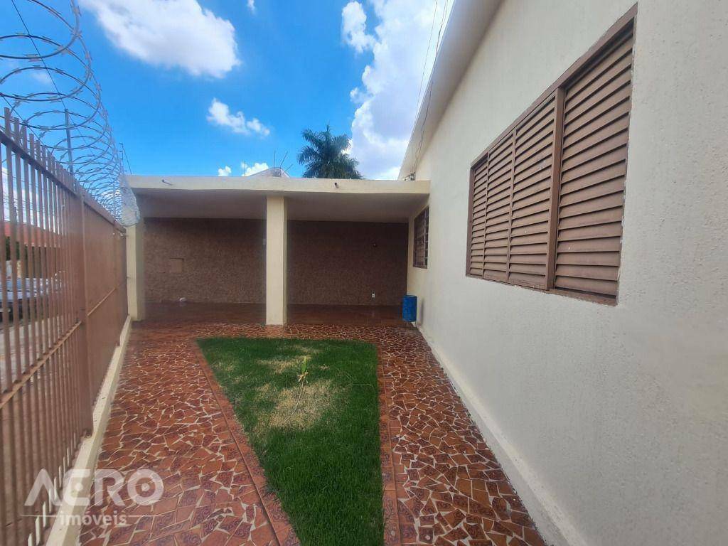 Casa à venda com 3 quartos, 130m² - Foto 3