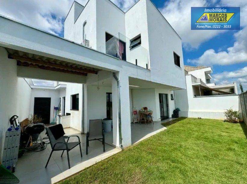 Casa de Condomínio à venda com 3 quartos, 216m² - Foto 9