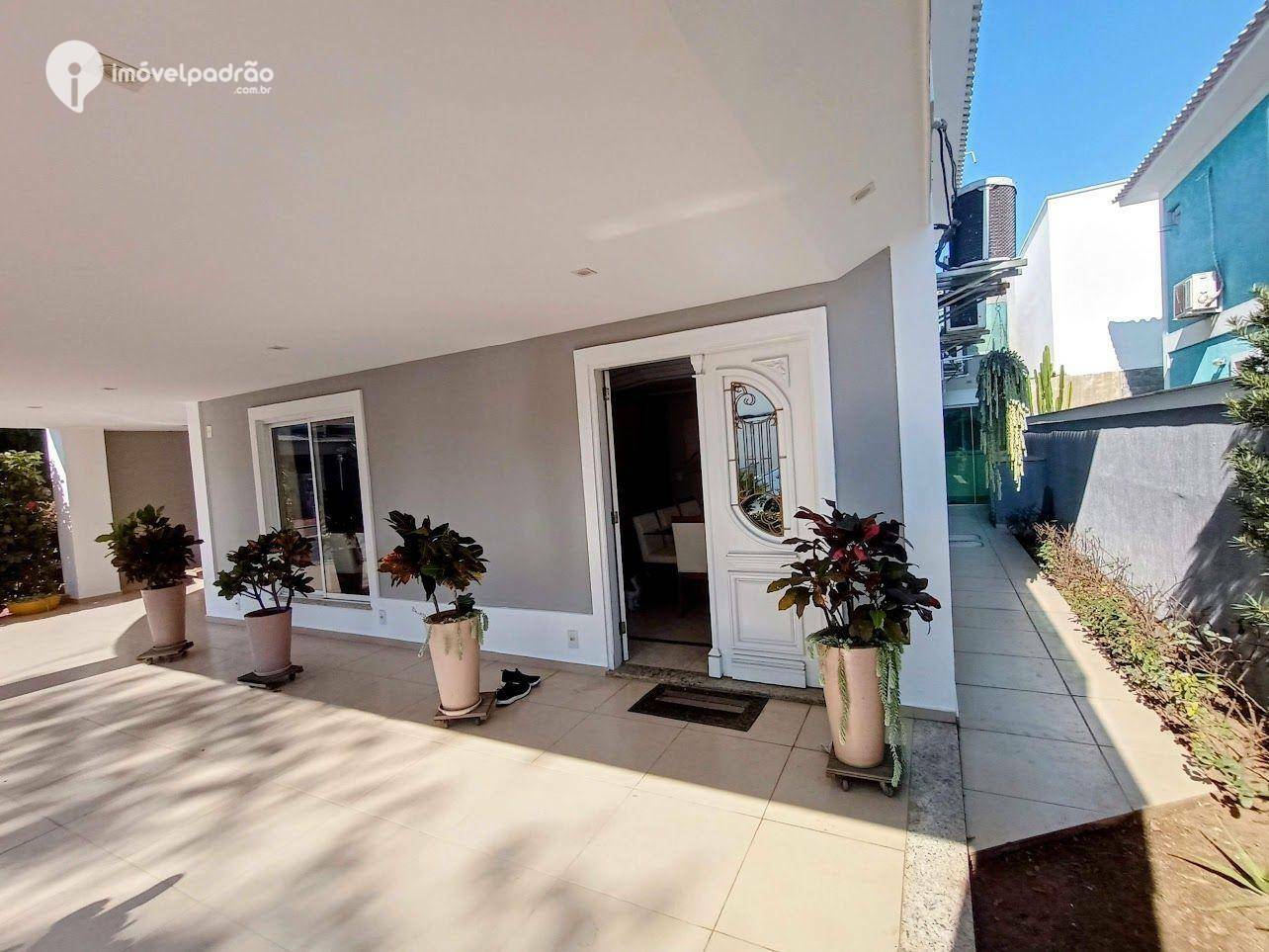 Casa de Condomínio à venda com 4 quartos, 160m² - Foto 2