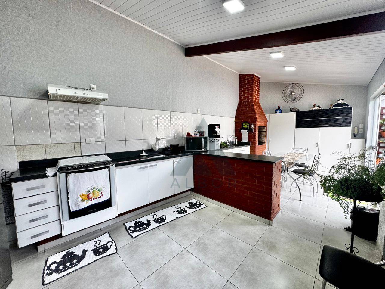 Casa, 3 quartos, 210 m² - Foto 2