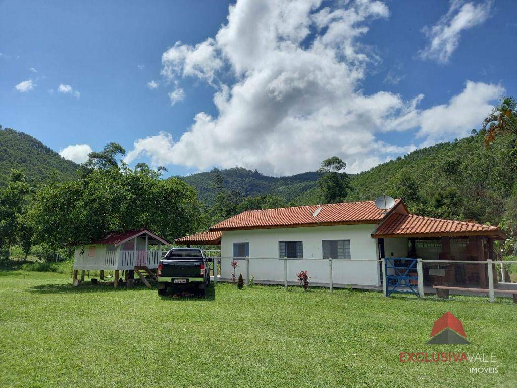 Sítio à venda com 2 quartos, 100m² - Foto 1