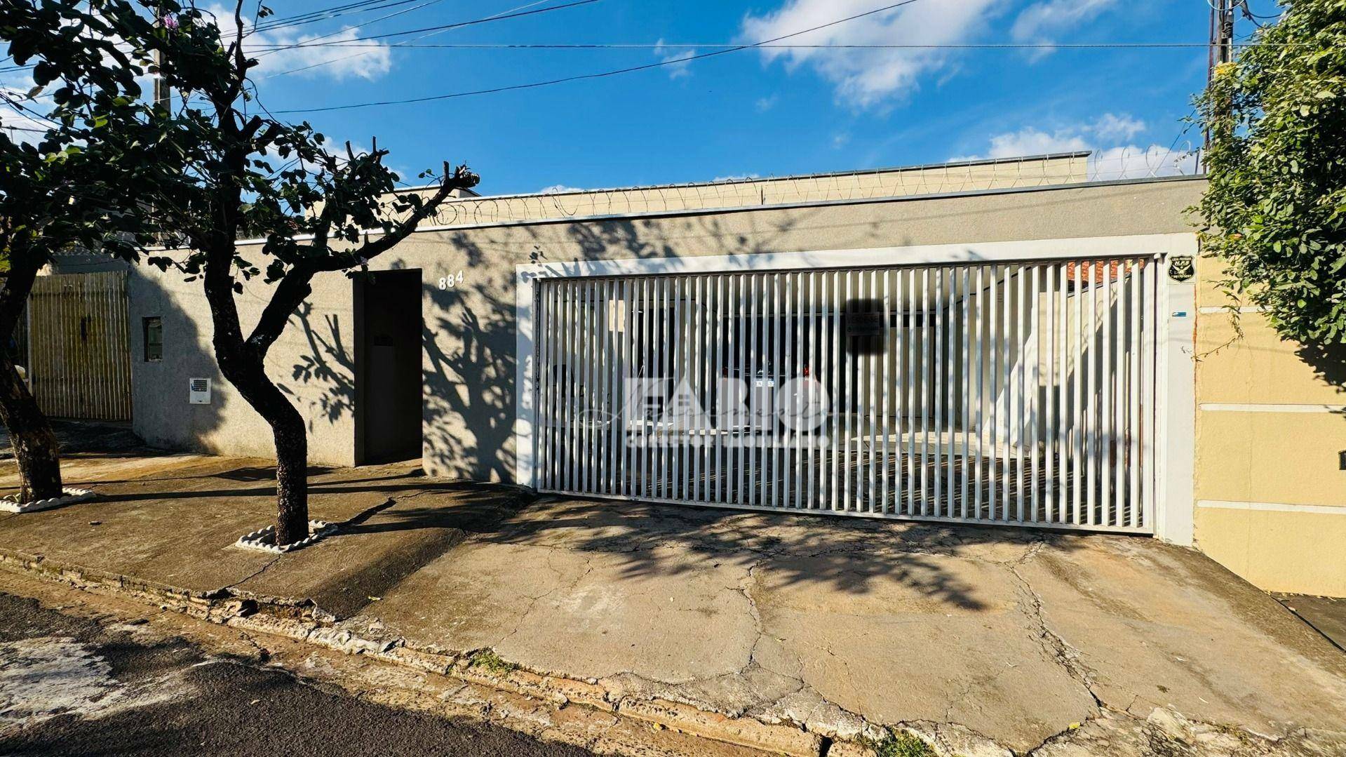 Casa à venda com 3 quartos, 250m² - Foto 2