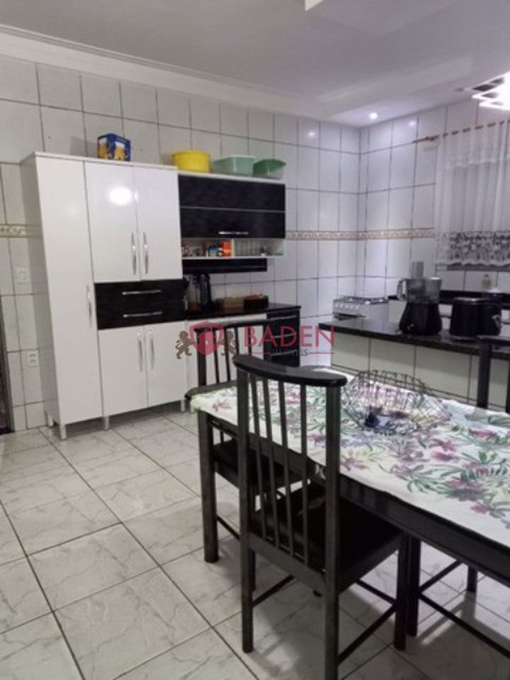 Casa à venda com 2 quartos, 80m² - Foto 2