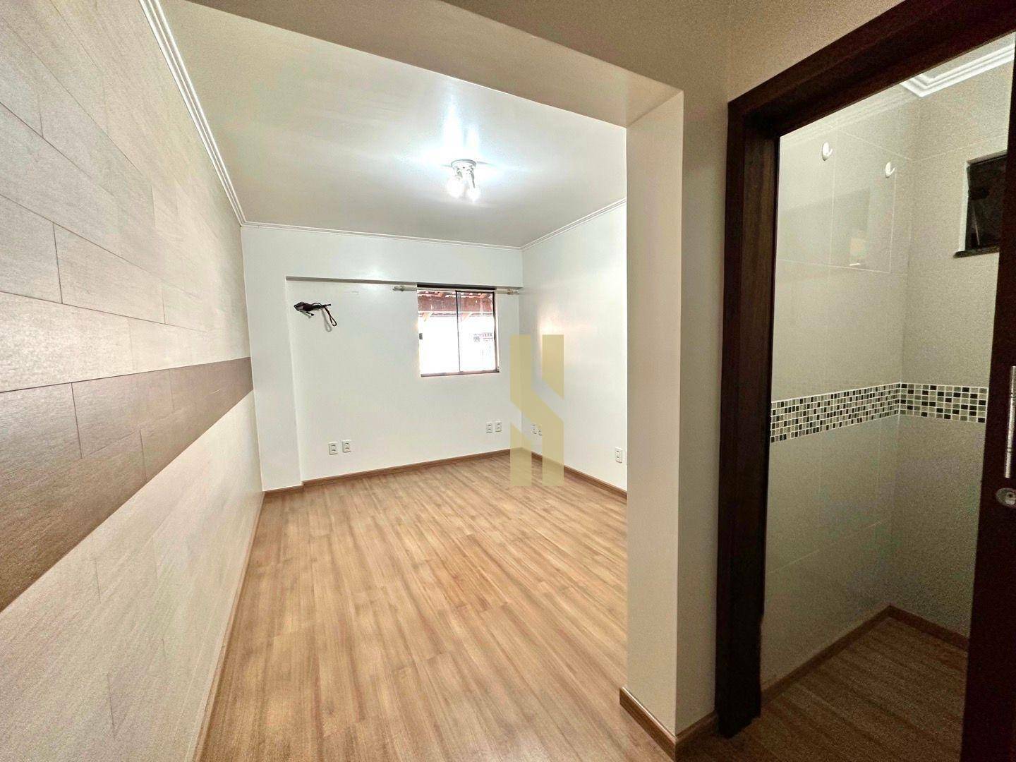 Casa à venda com 3 quartos, 280m² - Foto 4