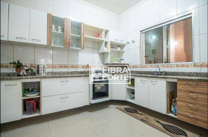 Casa à venda com 3 quartos, 221m² - Foto 8