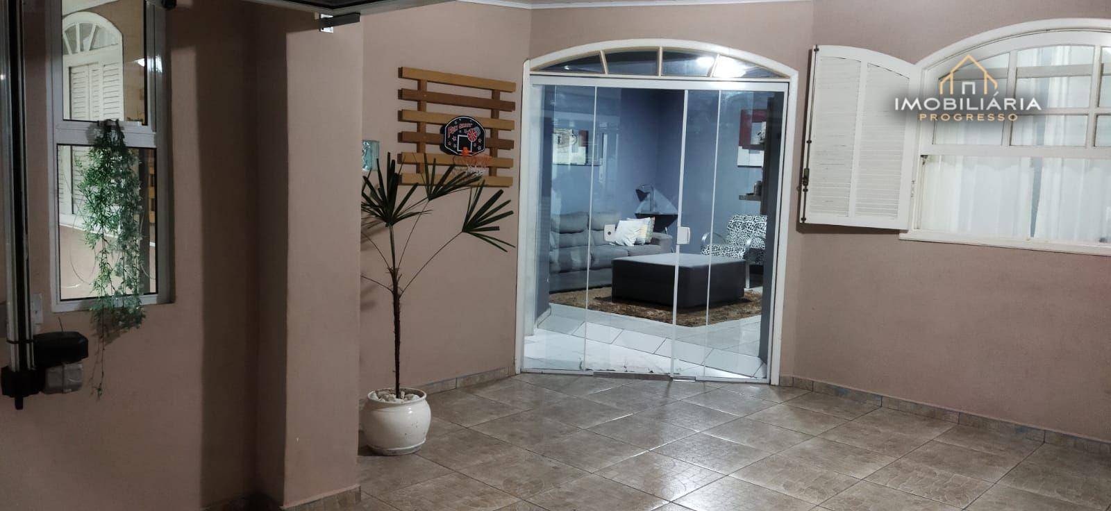 Casa à venda com 3 quartos, 140m² - Foto 2