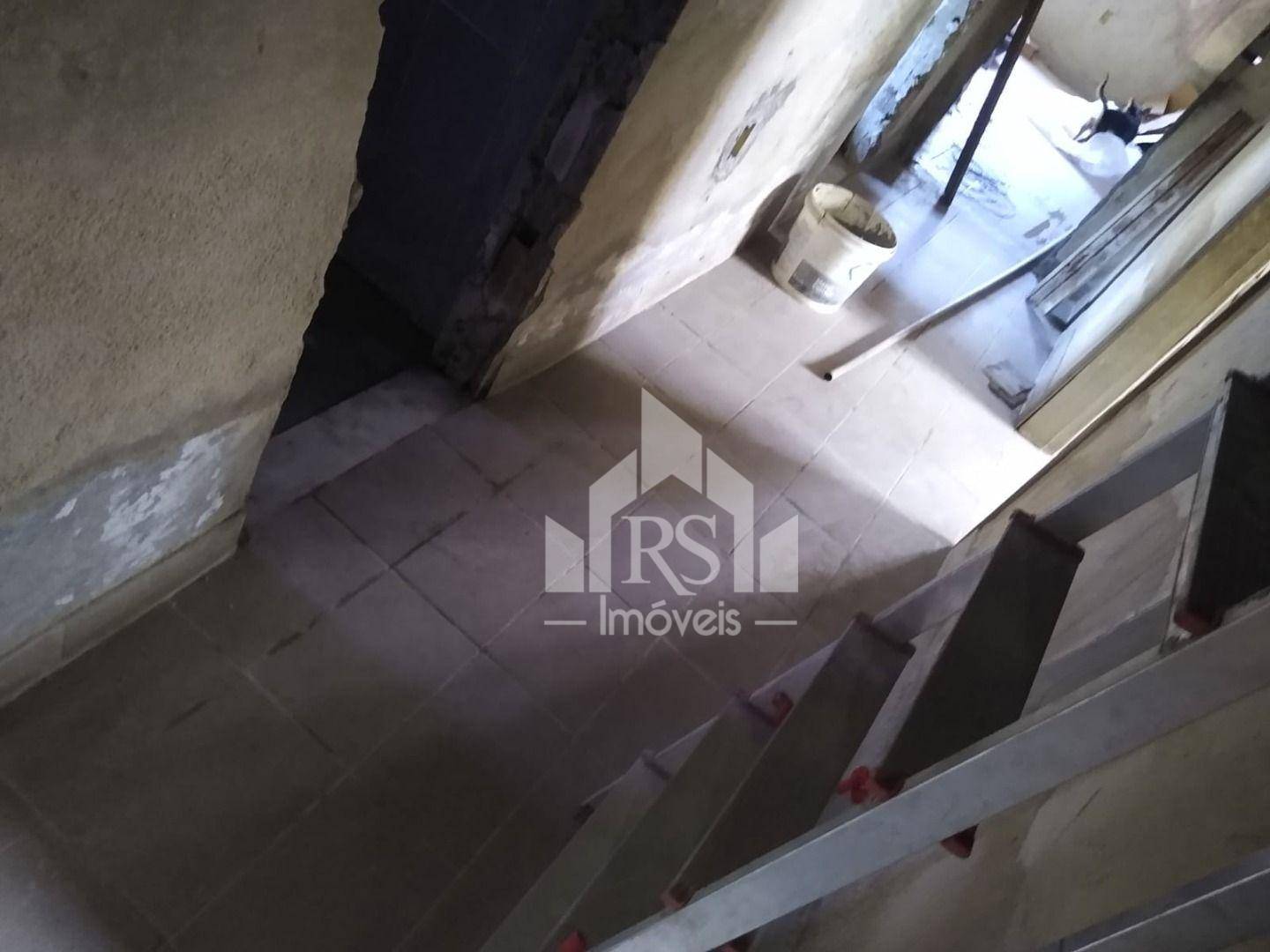 Casa à venda com 2 quartos, 105m² - Foto 2