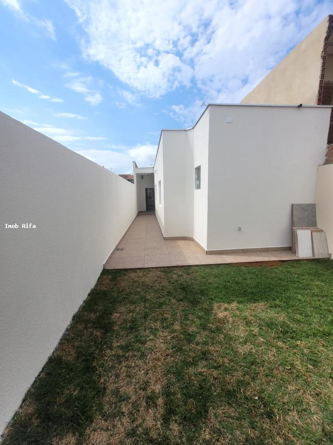 Casa à venda com 2 quartos, 69m² - Foto 2