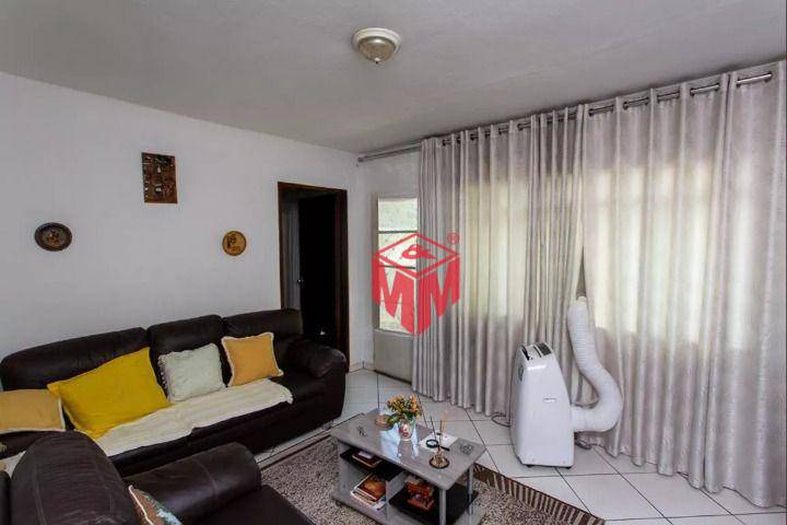 Casa à venda com 5 quartos, 250m² - Foto 2