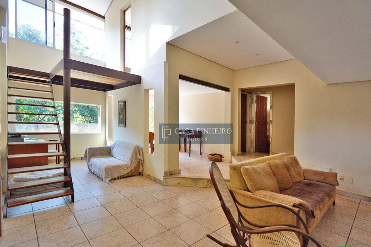 Casa à venda com 4 quartos, 300m² - Foto 1