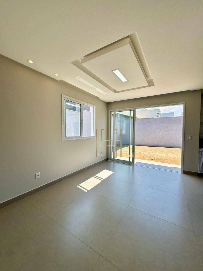 Casa à venda com 4 quartos, 157m² - Foto 2