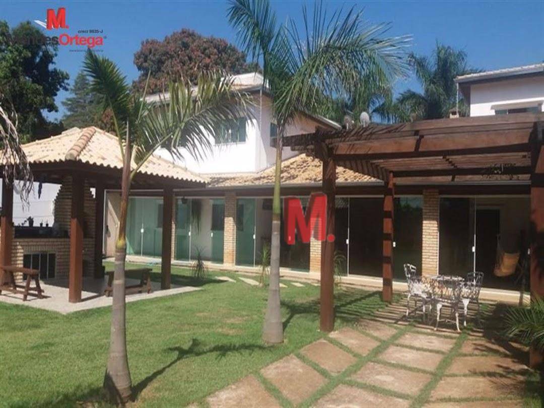 Casa à venda com 4 quartos, 360m² - Foto 1