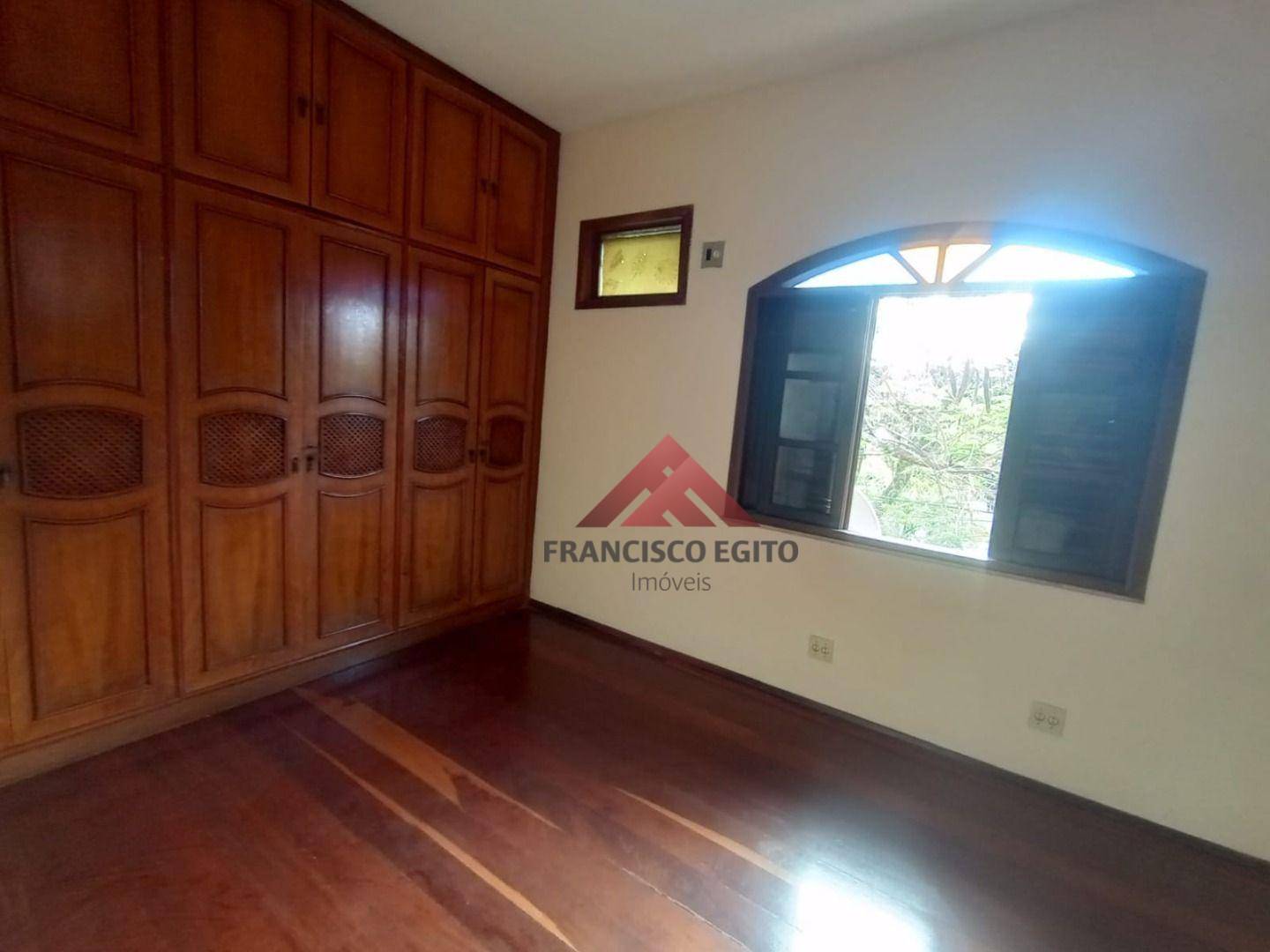 Casa à venda e aluguel com 4 quartos, 170m² - Foto 8