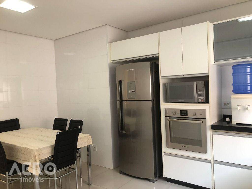 Casa de Condomínio à venda com 4 quartos, 291m² - Foto 12