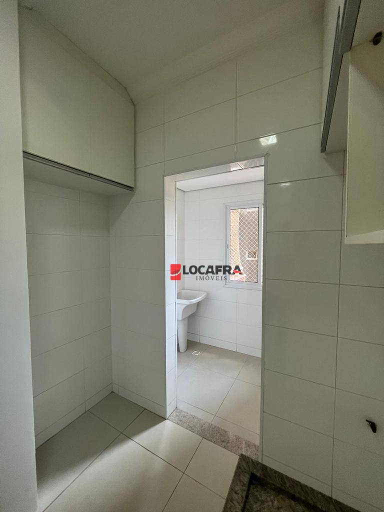 Apartamento para alugar com 2 quartos, 80m² - Foto 11