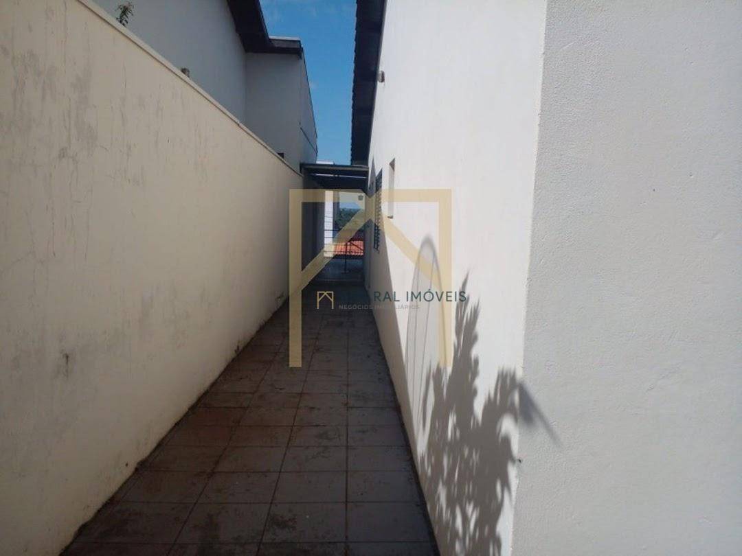 Casa à venda e aluguel com 3 quartos, 200m² - Foto 19