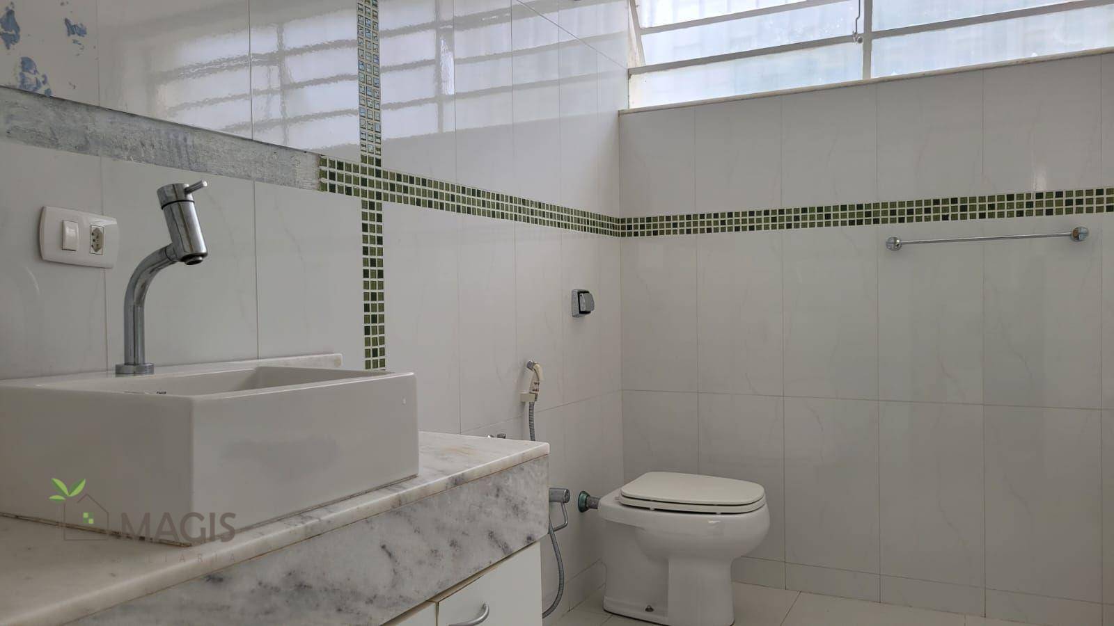 Casa para alugar com 5 quartos, 290m² - Foto 13